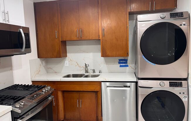 2 beds, 1 bath, $3,650