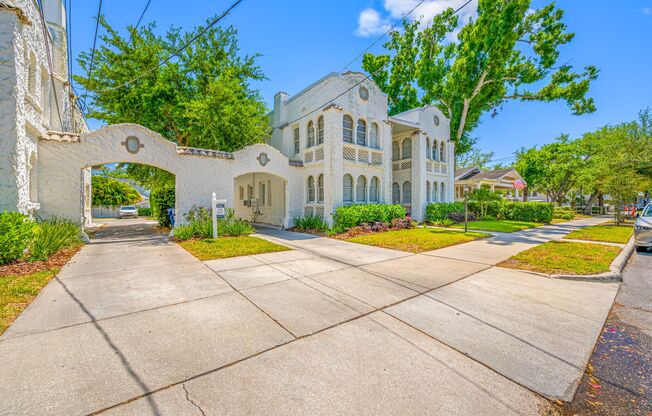 HUGE Historic 1-Bedroom with Laundry Included