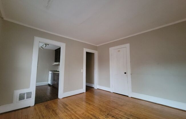 2 beds, 1 bath, $1,250, Unit UP