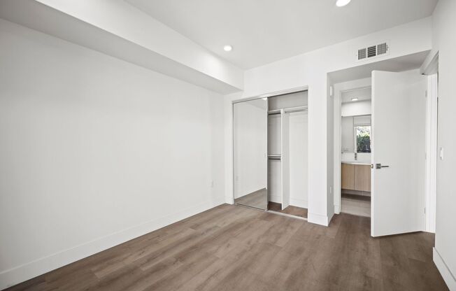 4 beds, 4 baths, 1,200 sqft, $4,484, Unit 210