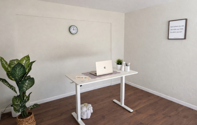 1325 E DON CARLOS AVE