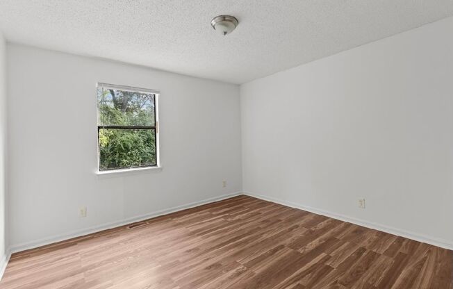 3 beds, 1 bath, $1,250