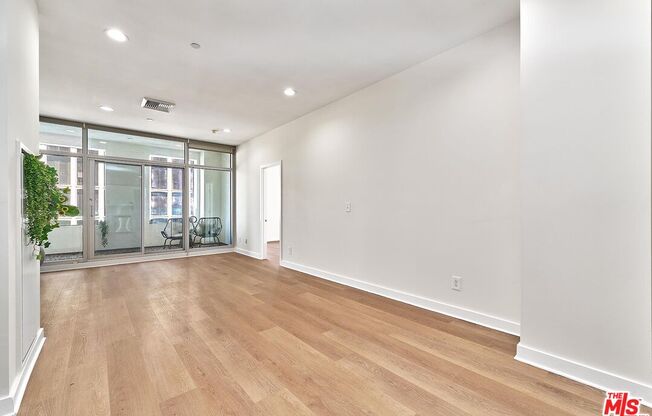 2 beds, 2 baths, 1,010 sqft, $3,050, Unit 404