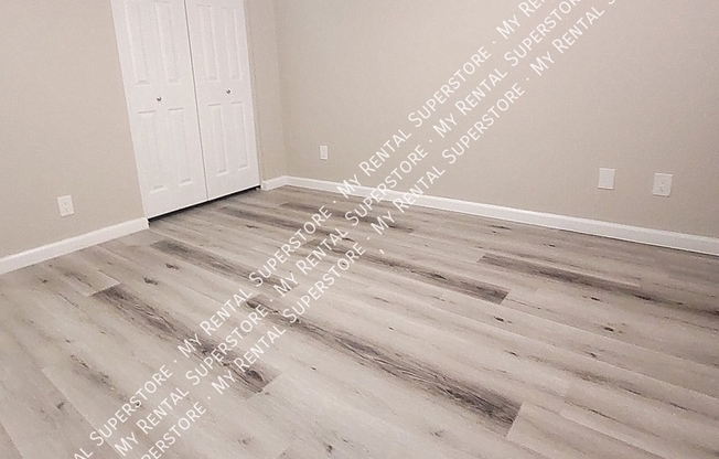 7521 W GLENN DR