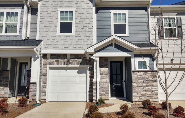 Move-in ready Townhome located in the Pergola at Farmington Community!