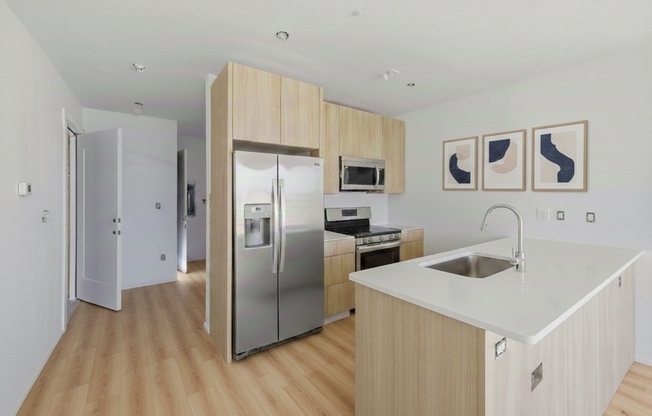 2 beds, 2 baths, 951 sqft, $4,950, Unit 501