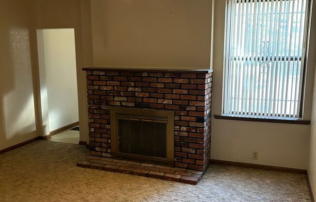 1 bed, 1 bath, $1,000, Unit First Floor