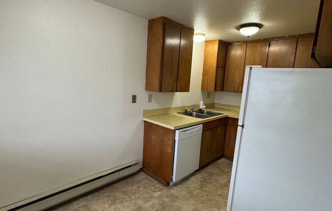 1 bed, 1 bath, $850, Unit #35