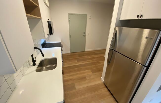 Studio, 1 bath, 425 sqft, $1,900, Unit The Elm - 407