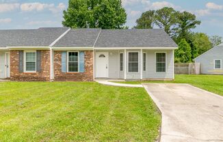 Charming 2-Bedroom Townhouse Close to Camp Lejeune