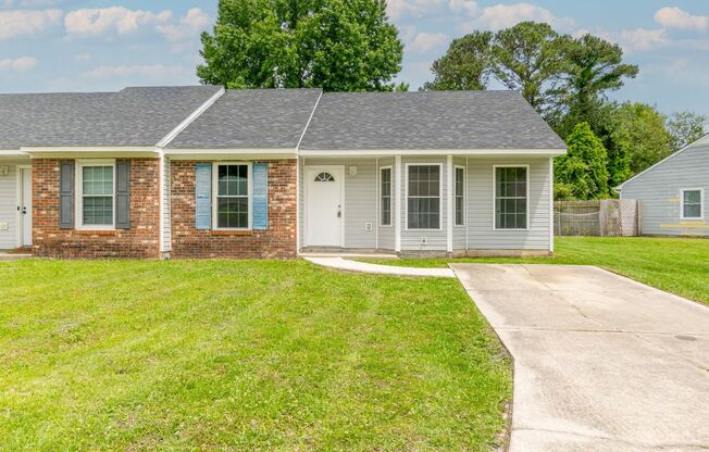 Charming 2-Bedroom Townhouse Close to Camp Lejeune