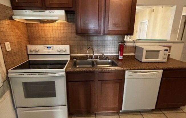 2 beds, 1 bath, $1,600