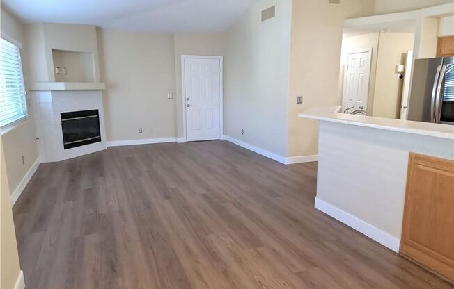 Bright Upstairs Condo with Vaulted Ceilings, Fireplace & Prime Location!