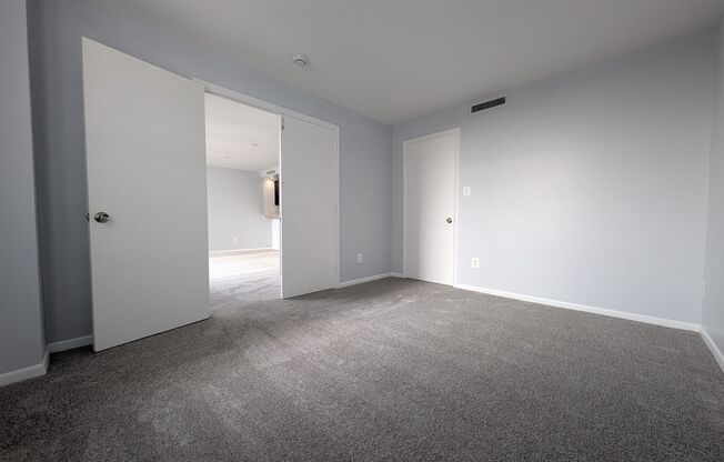 2 beds, 1 bath, $2,200, Unit 622