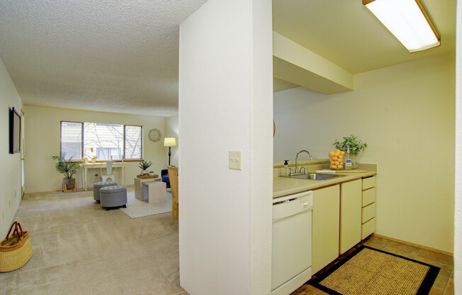 1 bed, 1 bath, 730 sqft, $1,600, Unit B-050