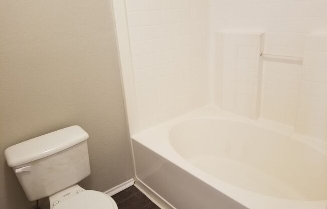 3 beds, 2 baths, $1,995, Unit 1