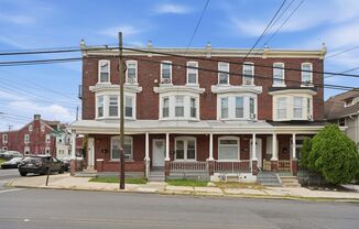 RENOVATED 1-BEDROOM FIRST-FLOOR APARTMENT – PORCH & BACKYARD – AVAILABLE NOW!