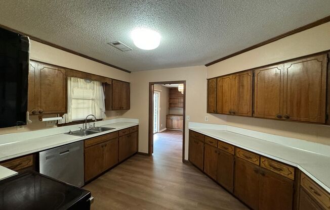 3 beds, 2 baths, $1,550