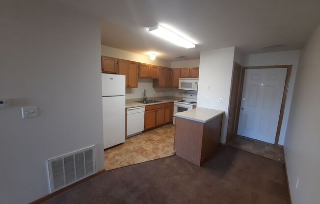 2 beds, 1 bath, 805 sqft, $925, Unit 708