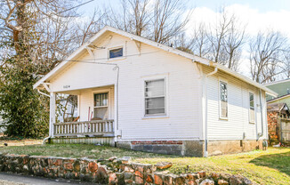 *Great Downtown Springfield Location--Charming 2 bed 1 bath home*