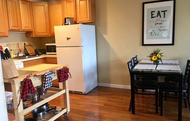 2 beds, 1 bath, 768 sqft, $2,375, Unit 219