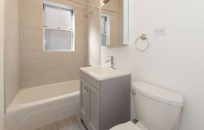 1 bed, 1 bath, 645 sqft, $2,100, Unit 3525-1W