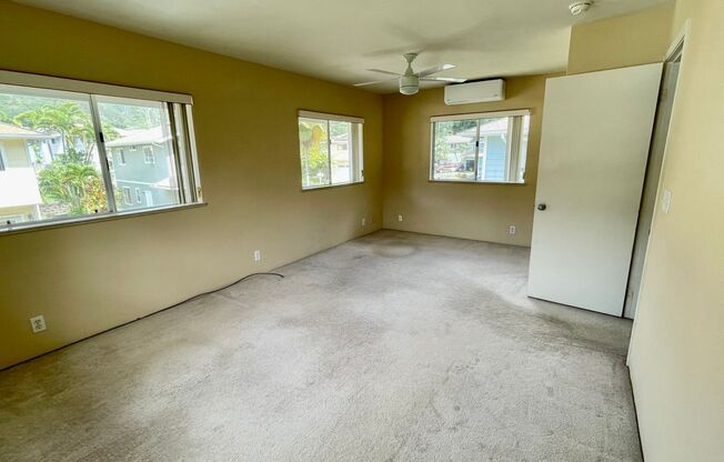 PET FRIENDLY 3 Bed/ 2.5 Bath Home with PV for LOW Electricity in Mililani!!