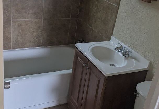 1 bed, 1 bath, 600 sqft, $825, Unit 4