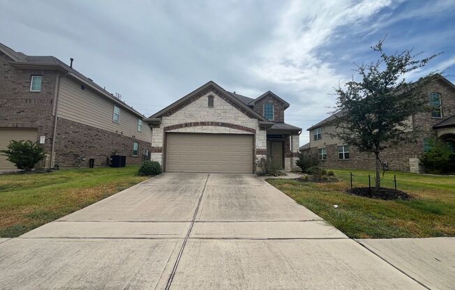 Don't miss out this Charming 4B2.5B Home in Quiet Community in Katy! Available now!