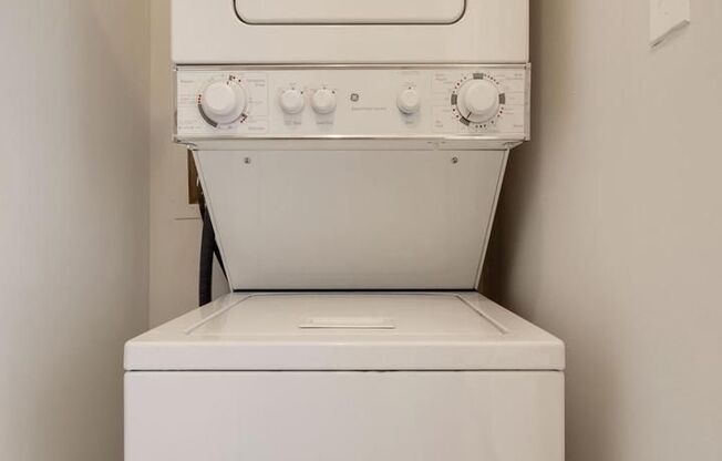 Gorgeous 2 Bedroom 2.5 Bath in Chevy Chase