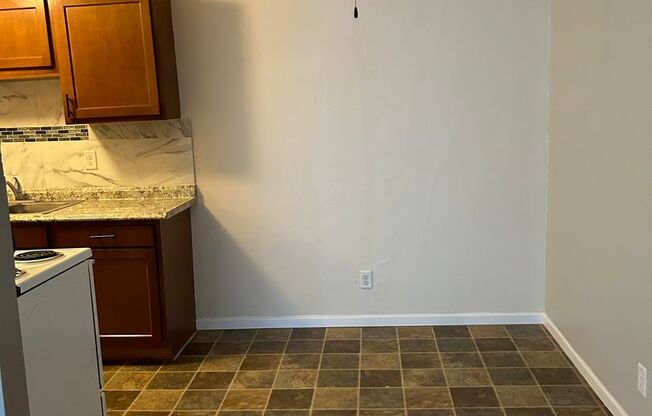 1 bed, 1 bath, 825 sqft, $1,100, Unit 804-220