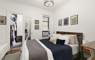 210 W 21 ST