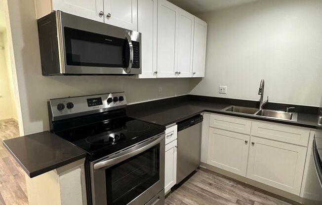 1 bed, 1 bath, 577 sqft, $1,100, Unit 4950A