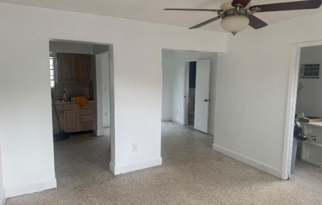 882 NW 2 ST