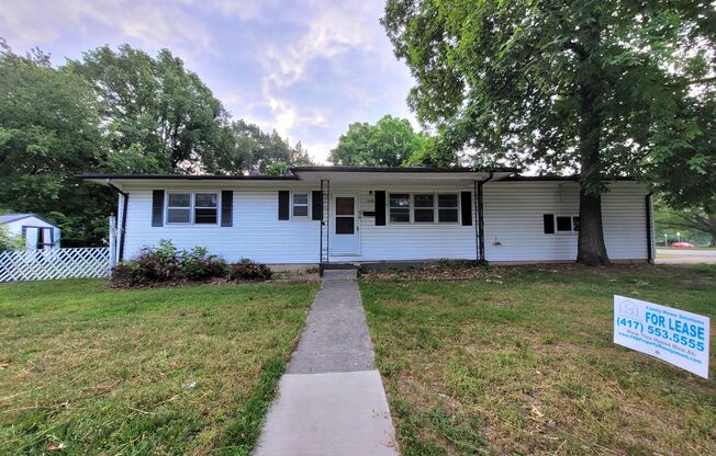 Move In Special! 4 Bedroom 1.5 Bath house!