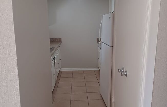 2 beds, 1 bath, 1,000 sqft, $920, Unit 27