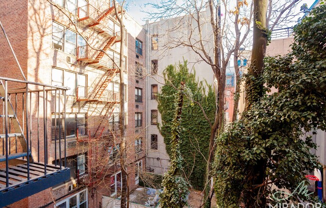116 THOMPSON ST
