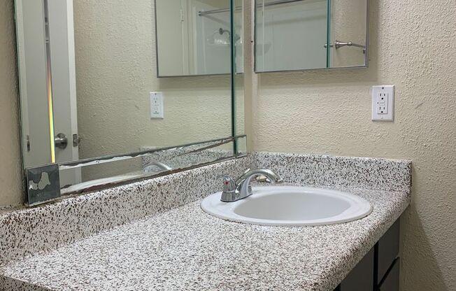 1 bed, 1 bath, 703 sqft, $875, Unit 2122