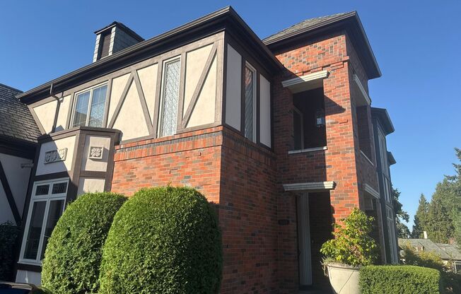 Dec Special Promotion! Exceptional 3 bed, 3 bath in Houghton Kirkland. Move in Ready.
