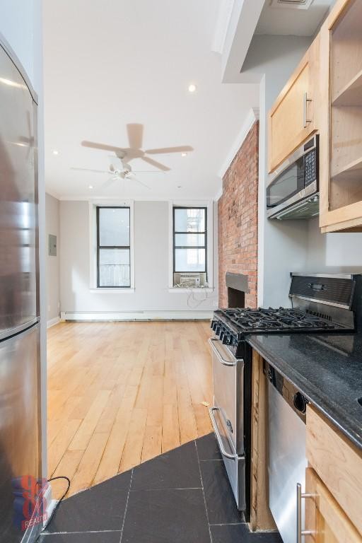 42 Avenue B