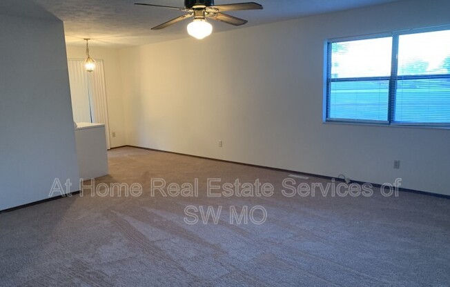 525 W EDGEWOOD