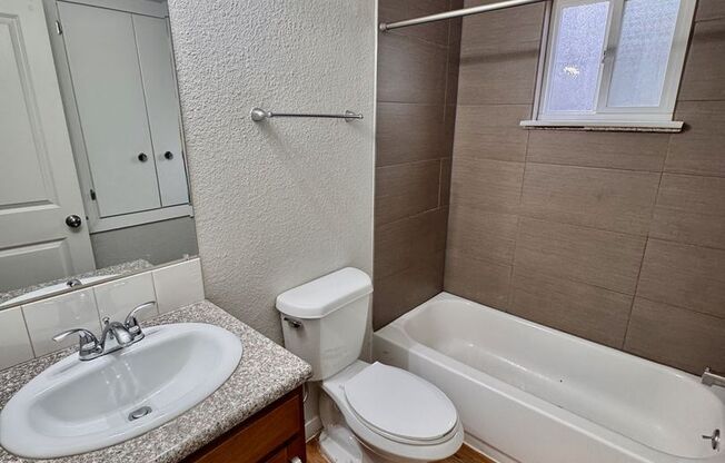 1 bed, 1 bath, 650 sqft, $1,125, Unit 7