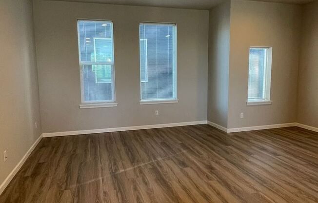 3616-3618-3620-3622 E. McKinley Ave