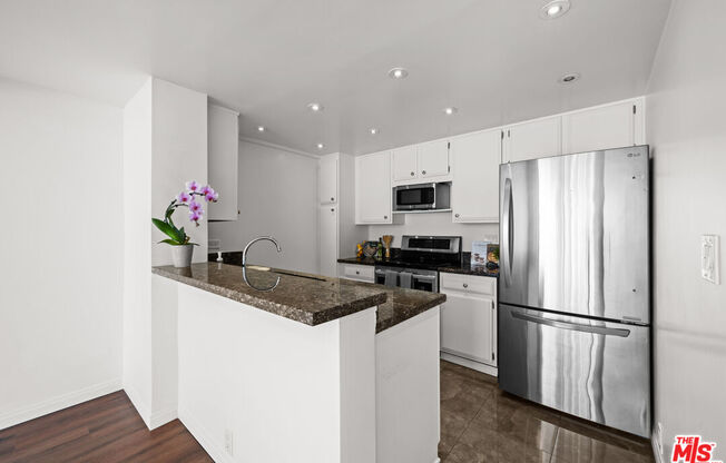 2 beds, 2 baths, 1,037 sqft, $4,500, Unit 1412
