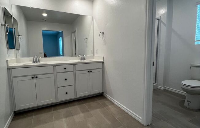 4 beds, 2.5 baths, $1,995, Unit 1