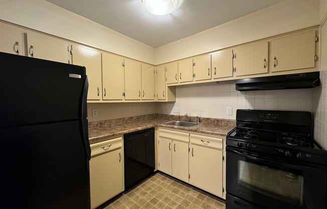 2 beds, 2 baths, $1,050, Unit UNIT A