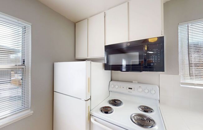 Studio, 1 bath, 420 sqft, $1,795, Unit 623-11