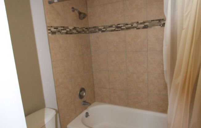 1 bed, 1 bath, 750 sqft, $985, Unit 10715-4