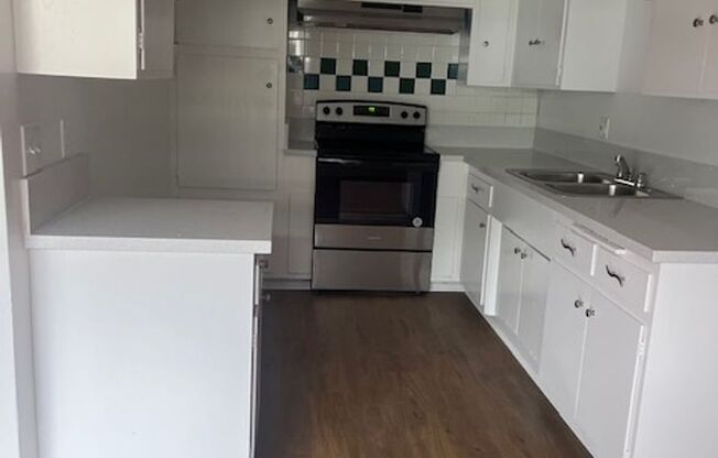 129 - Starcrest Apartments