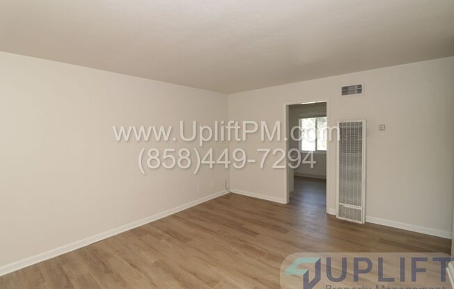 University Ave (7376-92)